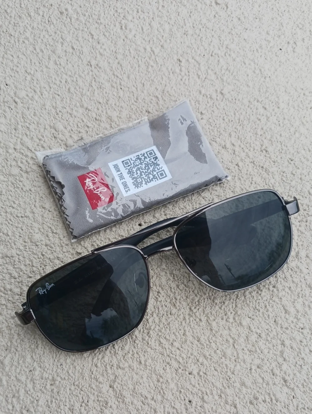 Ray-Ban Aviator Sunglasses in Dark Gray/Black Lenses